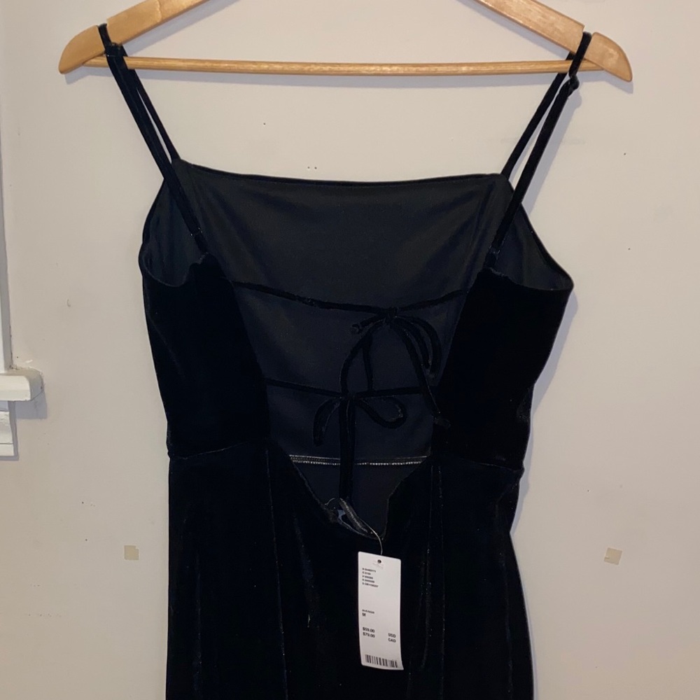 black velvet dress 🤍🖤